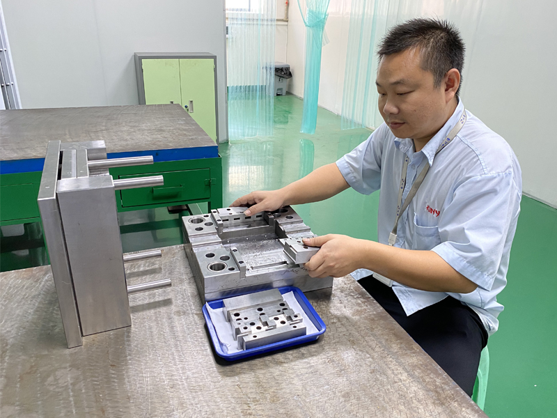 注塑模具组立